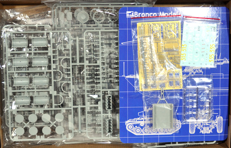 Sd.Kfz.122 2号D型 火炎放射戦車 フラミンゴ w/UEトレーラー プラモデル (ブロンコモデル 1/35 AFVモデル No.CB35090) 商品画像_1