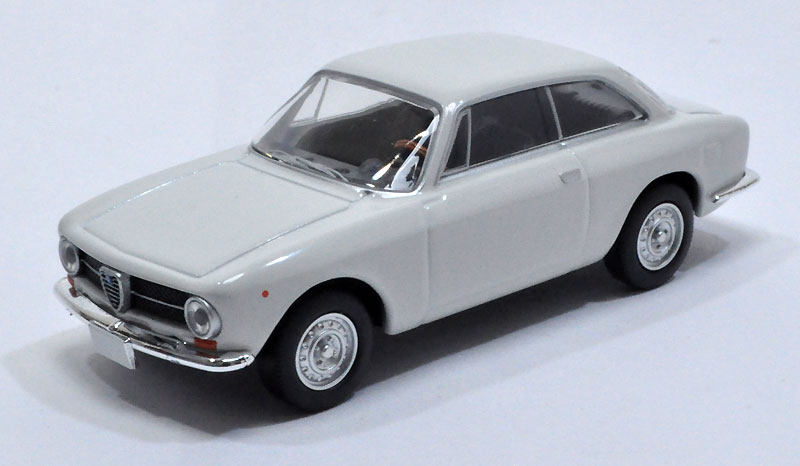 アルファロメオ GT 1300 ジュニア トミーテック 1/64