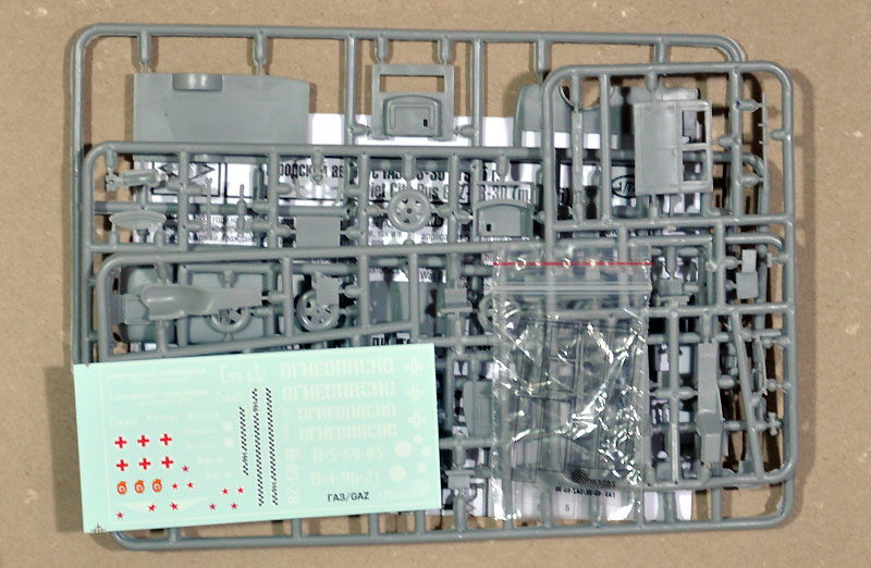 ロシア GAZ-03-30 1945年型 市民バス プラモデル (PST 1/72 AFVモデル No.72083) 商品画像_1