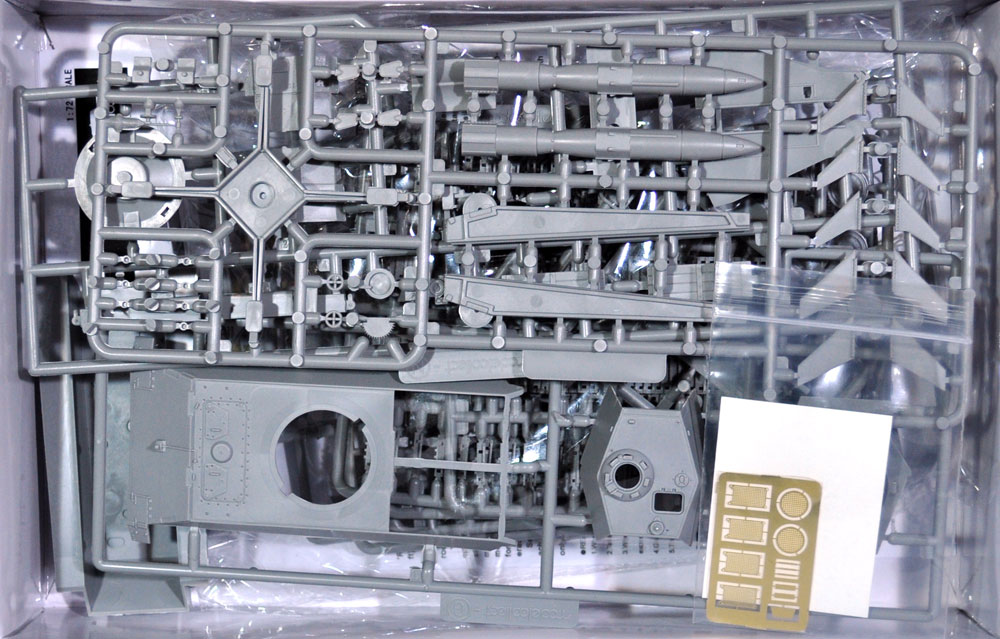 ドイツ ライントホター 1 ミサイルランチャー w/E-50車台 プラモデル (モデルコレクト 1/72 AFV キット No.UA72031) 商品画像_1