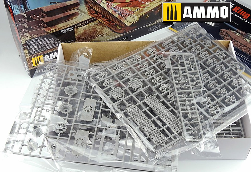 ドイツ 重戦車 Sd.Kfz.182 キングタイガー ヘンシェル砲塔 1945年 2 in 1 プラモデル (アモ Limited Edition Plastic model kit No.A.MIG-8500) 商品画像_1