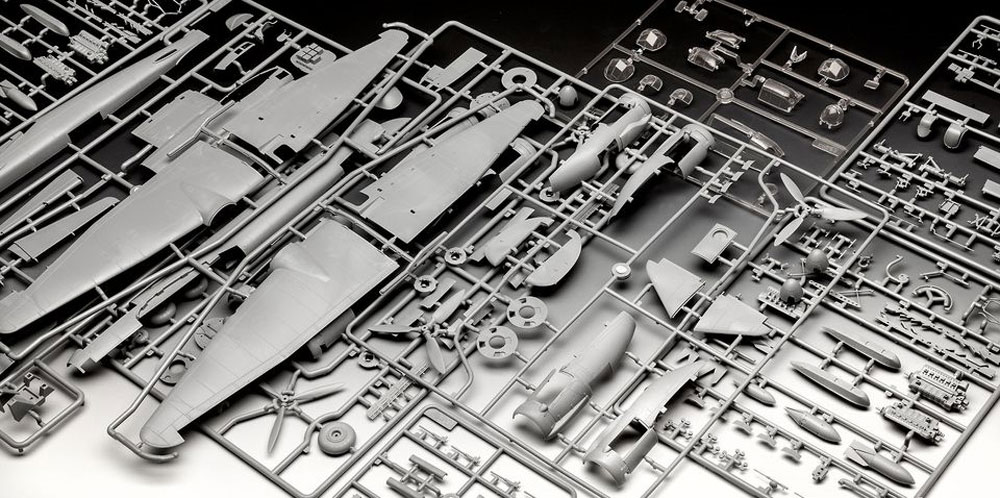 ユンカース Ju88A-4 プラモデル (レベル 1/48 飛行機モデル No.03935) 商品画像_1