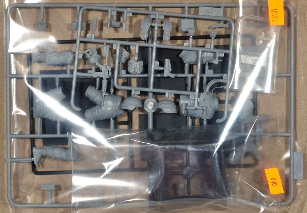 S.W.A.T. チームリーダー プラモデル (ICM 1/16 ワールドガード No.16101) 商品画像_1