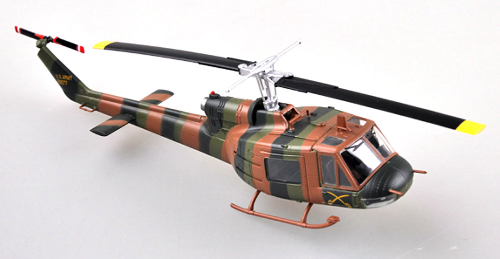 UH-1B アメリカ陸軍 タンソンニャット空港 1964年 完成品 (イージーモデル 1/72 ウイングド エース （Winged Ace） No.36910) 商品画像_2