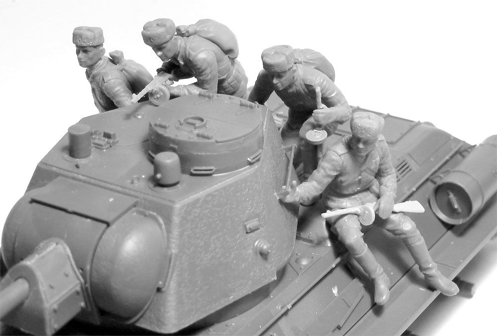 ソビエト Ｔ-34/76 w/戦車搭乗兵 プラモデル (ICM 1/35 ミリタリービークル・フィギュア No.35368) 商品画像_3