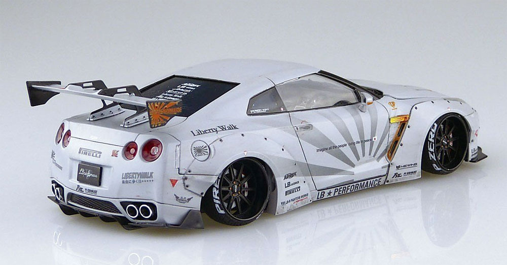 LBワークス R35 GT-R Ver.2 プラモデル (アオシマ 1/24 リバティーウォーク No.010) 商品画像_3