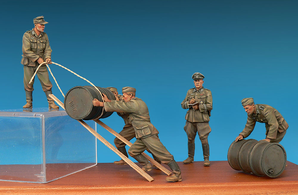 ドイツ兵士 w/燃料ドラム缶 スペシャルエディション プラモデル (ミニアート 1/35 WW2 ミリタリーミニチュア No.35256) 商品画像_3