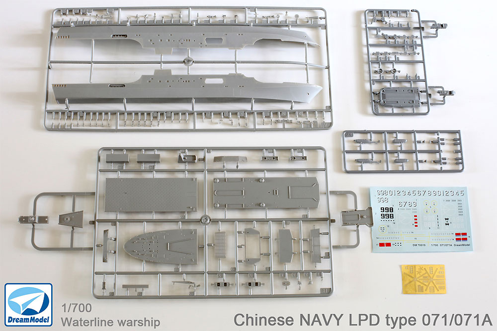 中国海軍 071/071 A型 揚陸艦 プラモデル (ドリームモデル 1/700 艦船モデル No.DM70010) 商品画像_1