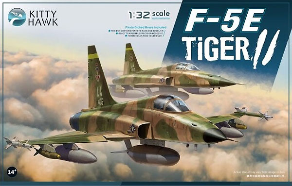 F-5E タイガー2 w/フィギュア 2体 プラモデル (キティホーク 1/32 エアモデル No.KH32018) 商品画像