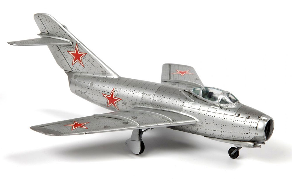 ソビエト戦闘機 MIG-15 ファゴット プラモデル (ズベズダ 1/72 エアクラフト プラモデル No.7317) 商品画像_1