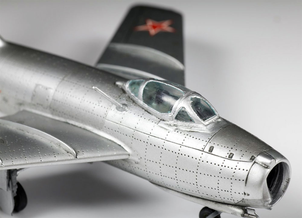 ソビエト戦闘機 MIG-15 ファゴット プラモデル (ズベズダ 1/72 エアクラフト プラモデル No.7317) 商品画像_3