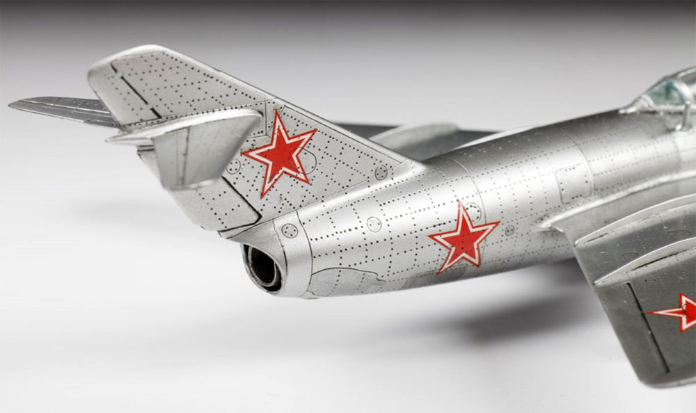 ソビエト戦闘機 MIG-15 ファゴット プラモデル (ズベズダ 1/72 エアクラフト プラモデル No.7317) 商品画像_4