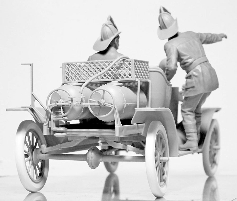 T型フォード 1914 消防車 w/クルー プラモデル (ICM 1/24 カーモデル No.24017) 商品画像_4