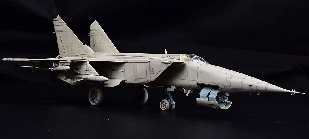 MiG-25 RB/RBT フォックスバット プラモデル (キティホーク 1/48 ミリタリーエアクラフト プラモデル No.KH80113) 商品画像_3