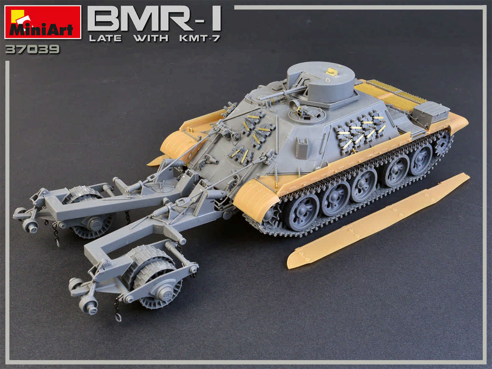 BMR-1 後期型 KMT-7 地雷除去車 プラモデル (ミニアート 1/35 ミリタリーミニチュア No.37039) 商品画像_3