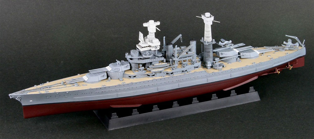 米国海軍 テネシー級戦艦 BB-44 カリフォルニア 1941 旗・艦名プレート エッチングパーツ付き プラモデル (ピットロード 1/700 スカイウェーブ W シリーズ No.W187NH) 商品画像_1