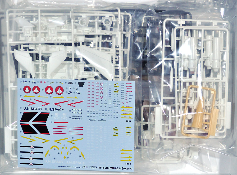 VF-4　ライトニング 3 DX版 プラモデル (ウェーブ 超時空要塞マクロス シリーズ No.MC-058) 商品画像_1