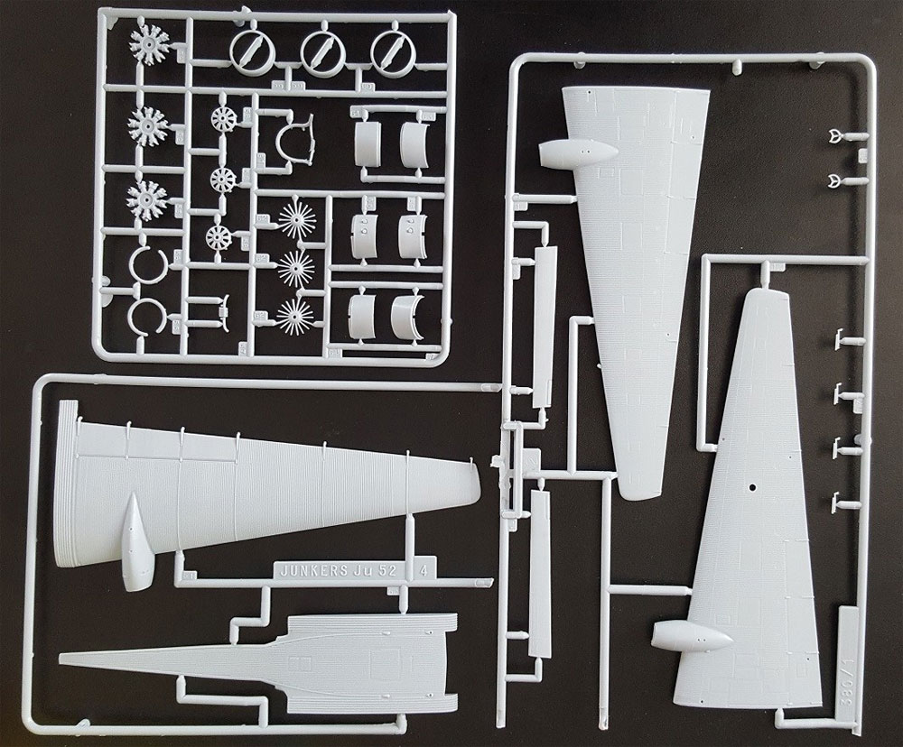 ユンカース Ju52 タンテ・ユー チェコスロバキア プラモデル (KPモデル 1/72 エアクラフト プラモデル No.KPM0127) 商品画像_4