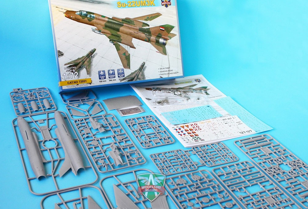 スホーイ Su-22UM3K 複座練習機 プラモデル (モデルズビット 1/72 エアクラフト プラモデル No.72051) 商品画像_1