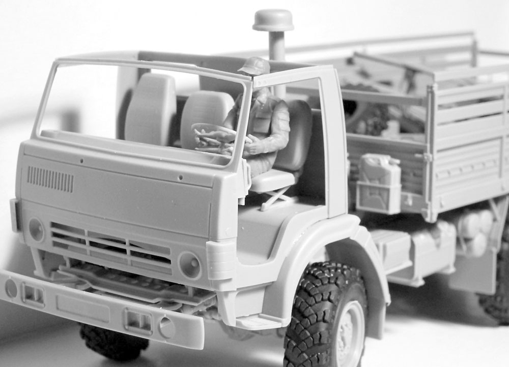 ZiL-131 KShM w/ソビエトドライバー プラモデル (ICM 1/35 ミリタリービークル・フィギュア No.35524) 商品画像_3