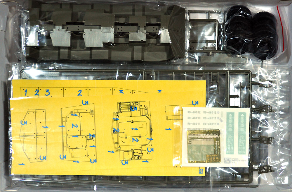 中華民国陸軍 CM-33 雲豹 装輪装甲車 先行量産型 プラモデル (AFV CLUB 1/35 AFV シリーズ No.AF35S88) 商品画像_1