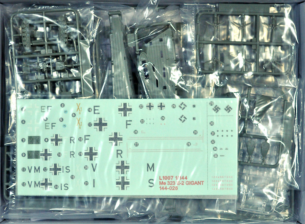 ドイツ空軍 輸送機 Me323E-2 ギガント プラモデル (ピットロード SN 航空機 プラモデル No.SN023) 商品画像_1