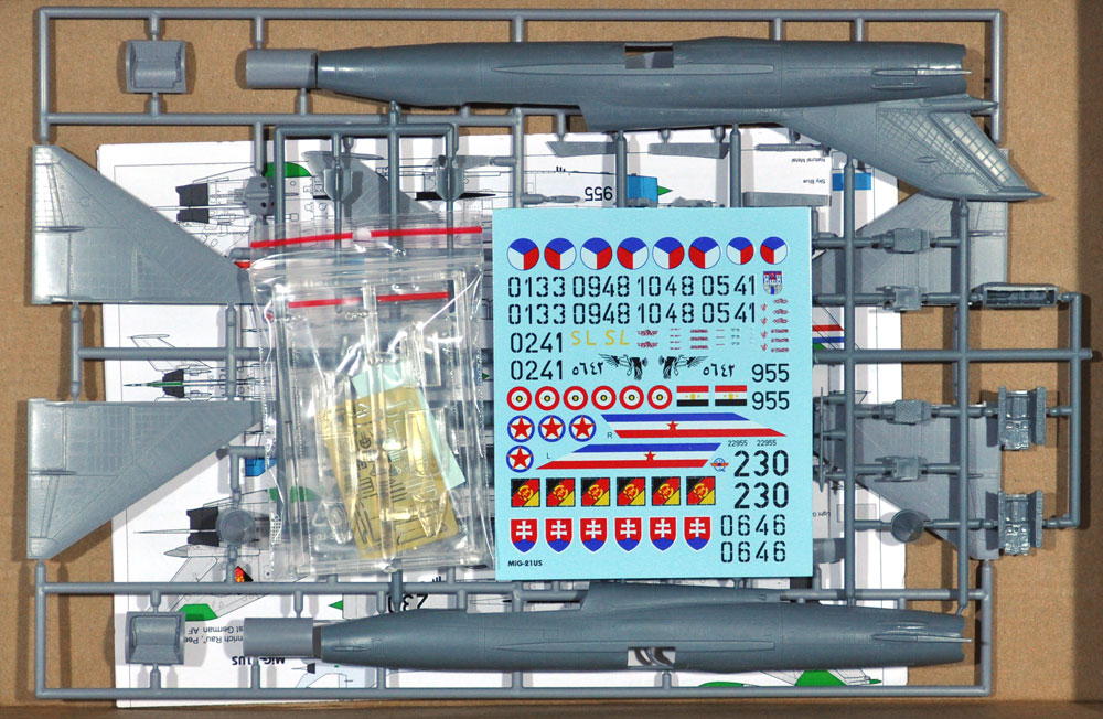 MiG-21US モンゴルB リミテッドエディション プラモデル (R.V.エアクラフト 1/72 エアクラフト プラモデル No.72057) 商品画像_1