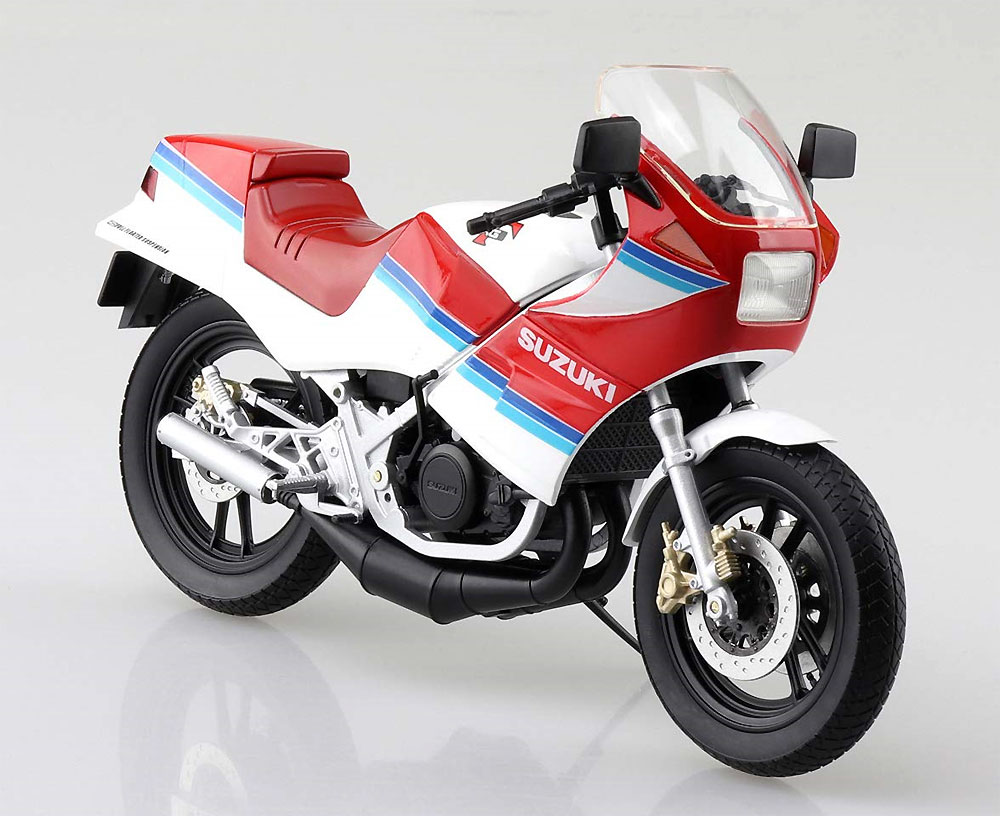 スズキ RG250γ レッドxホワイト 完成品 (アオシマ 1/12 完成品バイクシリーズ No.106778) 商品画像_1