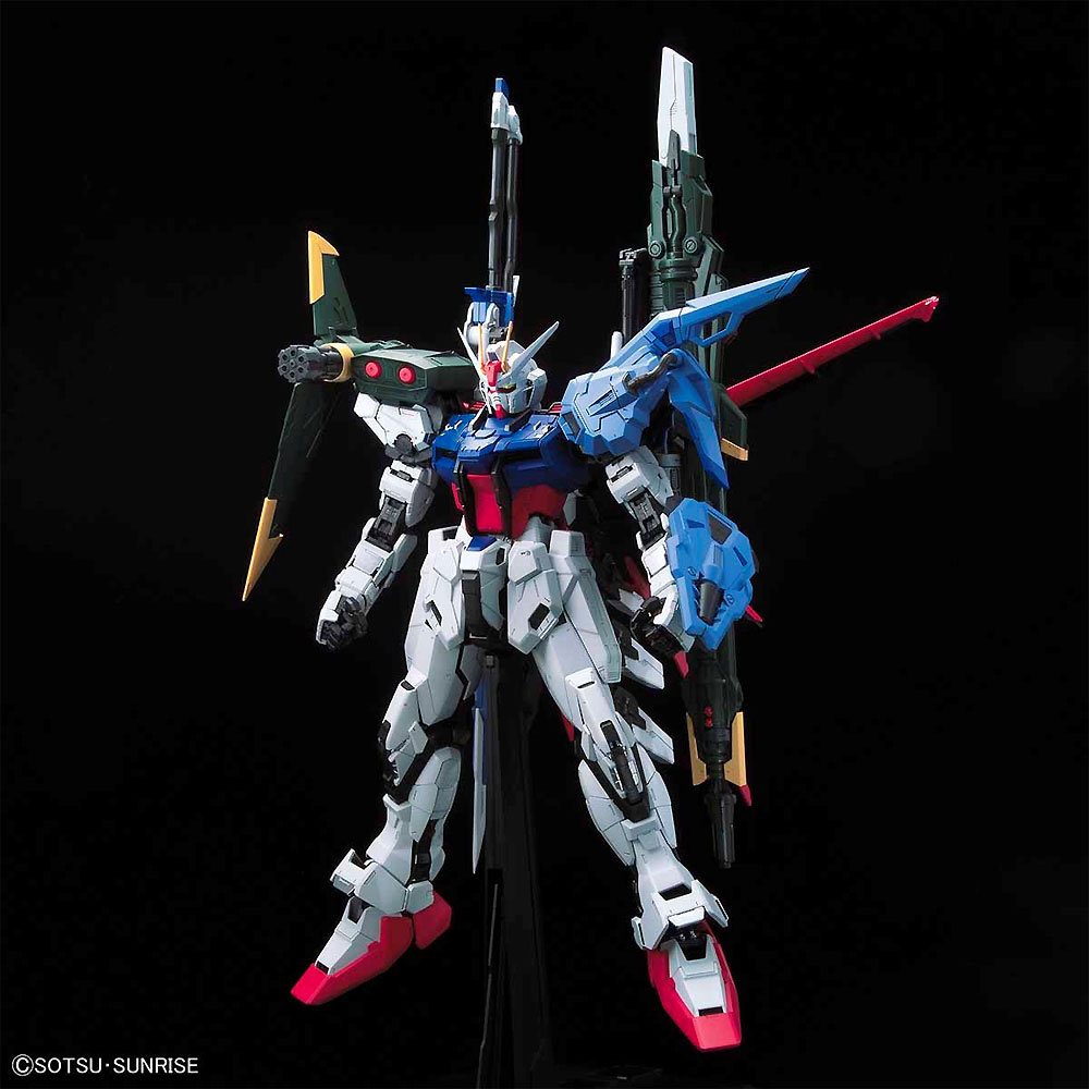 GAT-X105+AQM/E-YM1 パーフェクトストライクガンダム プラモデル (バンダイ PERFECT GRADE　(パーフェクトグレード） No.5059011) 商品画像_1