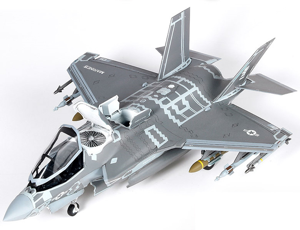 アメリカ海兵隊 F-35B ライトニング 2 VMFA-121 グリーンナイツ プラモデル (アカデミー 1/72 Aircrafts No.12569) 商品画像_2