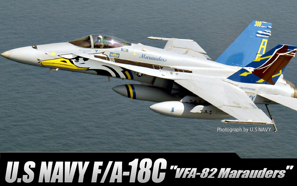 アメリカ海軍 F/A-18C ホーネット VFA-82 マローダーズ プラモデル (アカデミー 1/72 Aircrafts No.12534) 商品画像_1