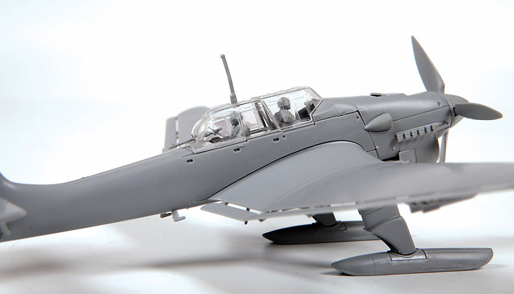 Ju-87B‐2/U4 スツーカ w/スキー ドイツ 急降下爆撃機 プラモデル (ズベズダ 1/72 エアクラフト プラモデル No.7323) 商品画像_3