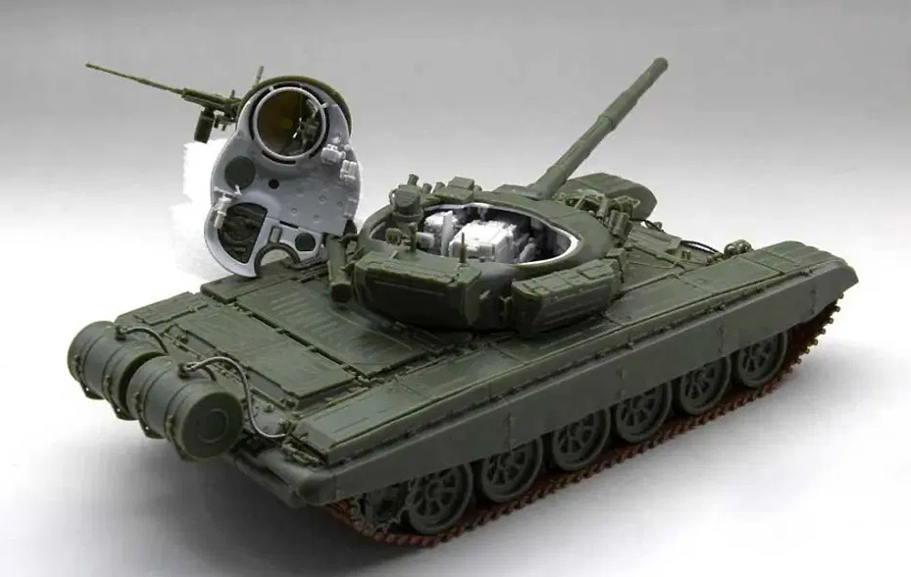 ロシア陸軍 戦車 T-72M フルインテリア プラモデル (アミュージングホビー 1/35 ミリタリー No.35A038) 商品画像_2