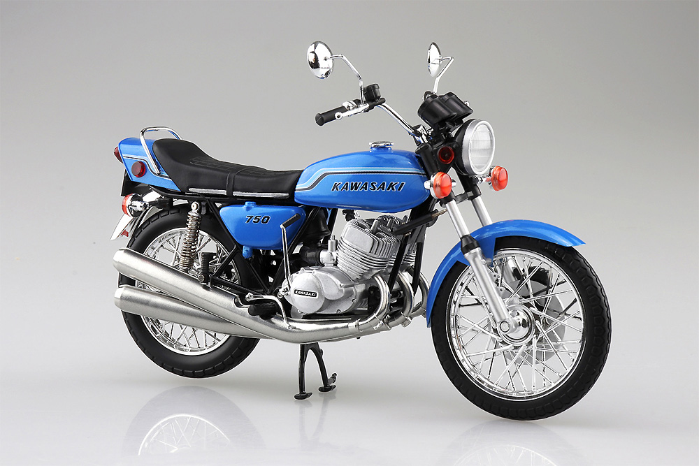 カワサキ 750SS マッハ IV (ヨーロッパ仕様) キャンディーブルー 完成品 (アオシマ 1/12 完成品バイクシリーズ No.108185) 商品画像_1