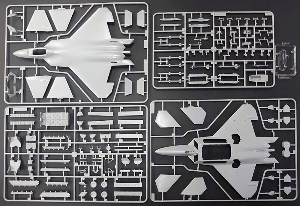 アメリカ空軍 F-22A ラプター プラモデル (童友社 1/72 飛行機 No.72-F22A) 商品画像_1