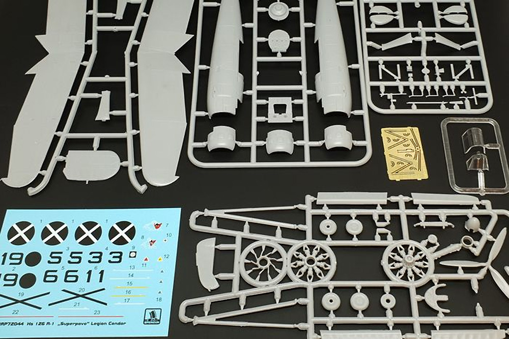 ハインケル Hs126A-1 スーパーパヴァ プラモデル (ブレンガン 1/72 Plastic kits No.BRP72044) 商品画像_1