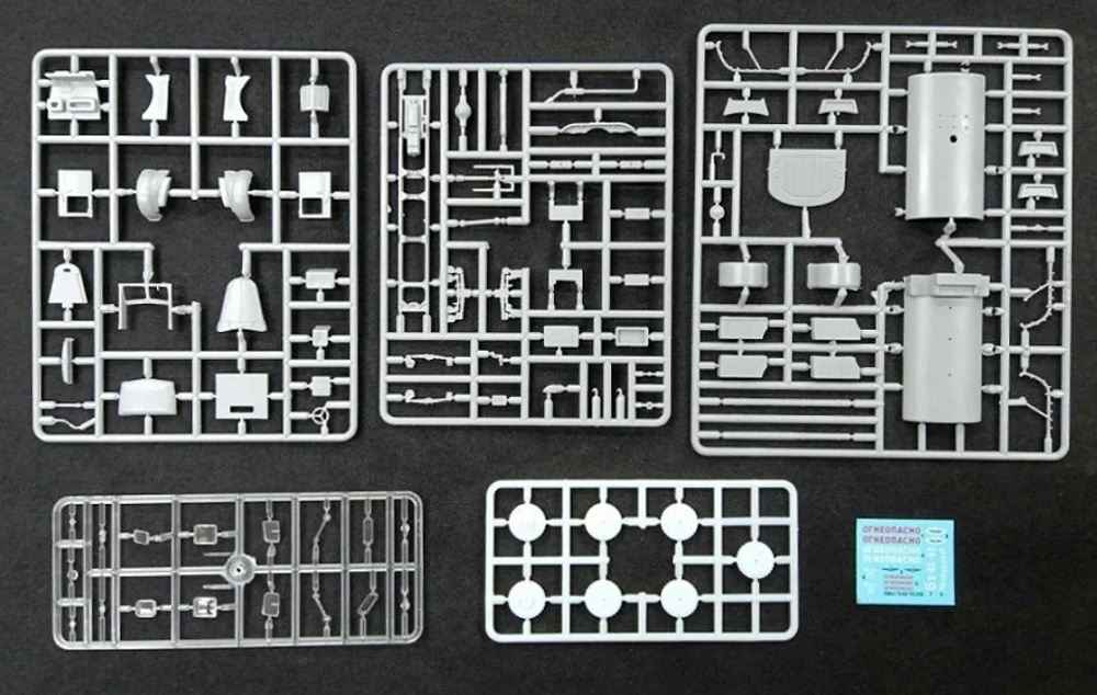 TZ-200 飛行場燃料輸送車 プラモデル (Garbuz models 1/72 ミリタリー No.72-003) 商品画像_1