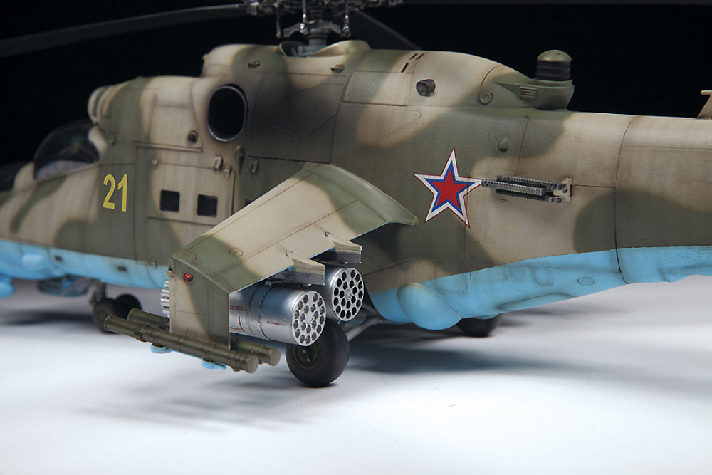 MIL Mi-24P ハインド ソビエト 攻撃ヘリコプター プラモデル (ズベズダ 1/48 ミリタリーエアクラフト プラモデル No.4812) 商品画像_2