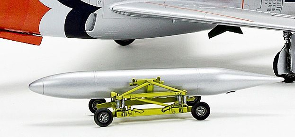 リパブリック F-84F サンダーストリーク サンダーバーズ プラモデル (レベル 1/48 飛行機モデル No.85-5996) 商品画像_3