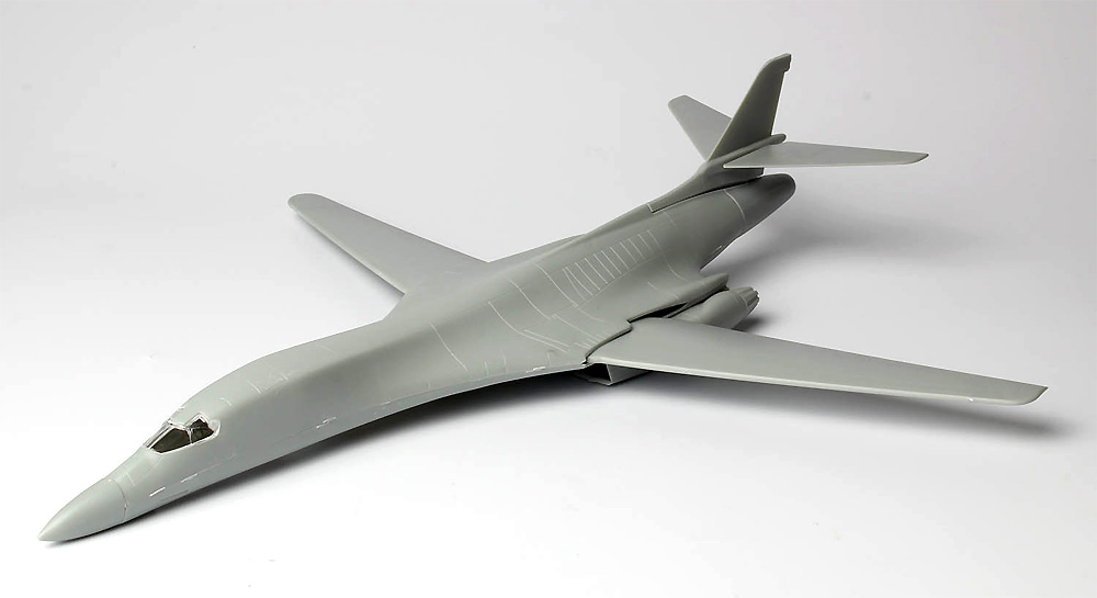 アメリカ空軍 爆撃機 B-1B ランサー グアム・アンダーセンAB プラモデル (プラッツ 航空模型特選シリーズ 144版 No.AE144-005) 商品画像_3